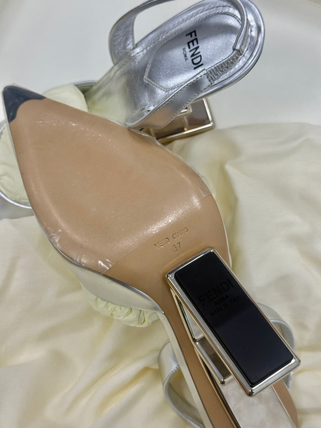 펜디 실버 펌프스 상품이미지4