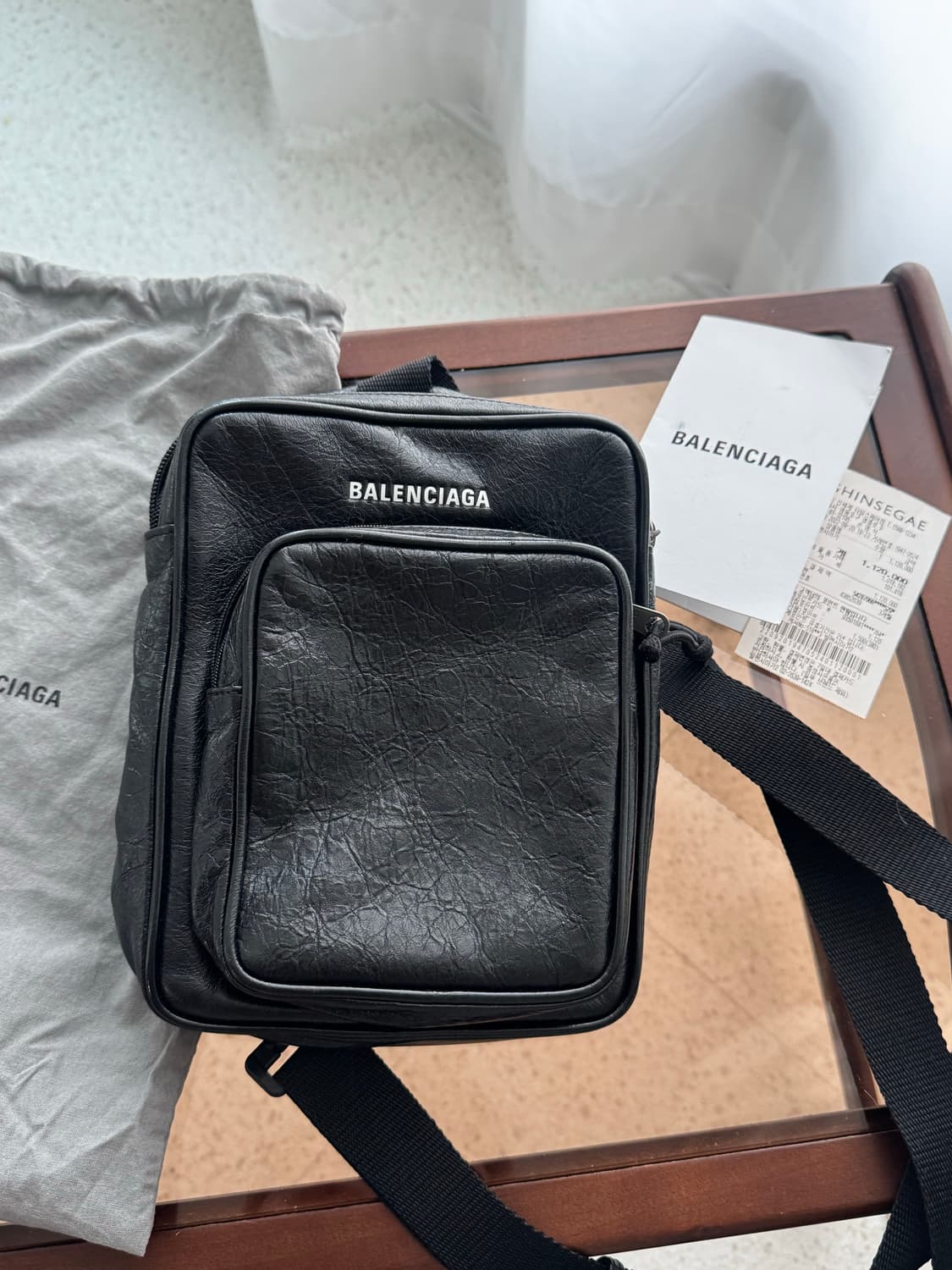 발렌시아가 블랙 레더 크로스백 상품이미지5