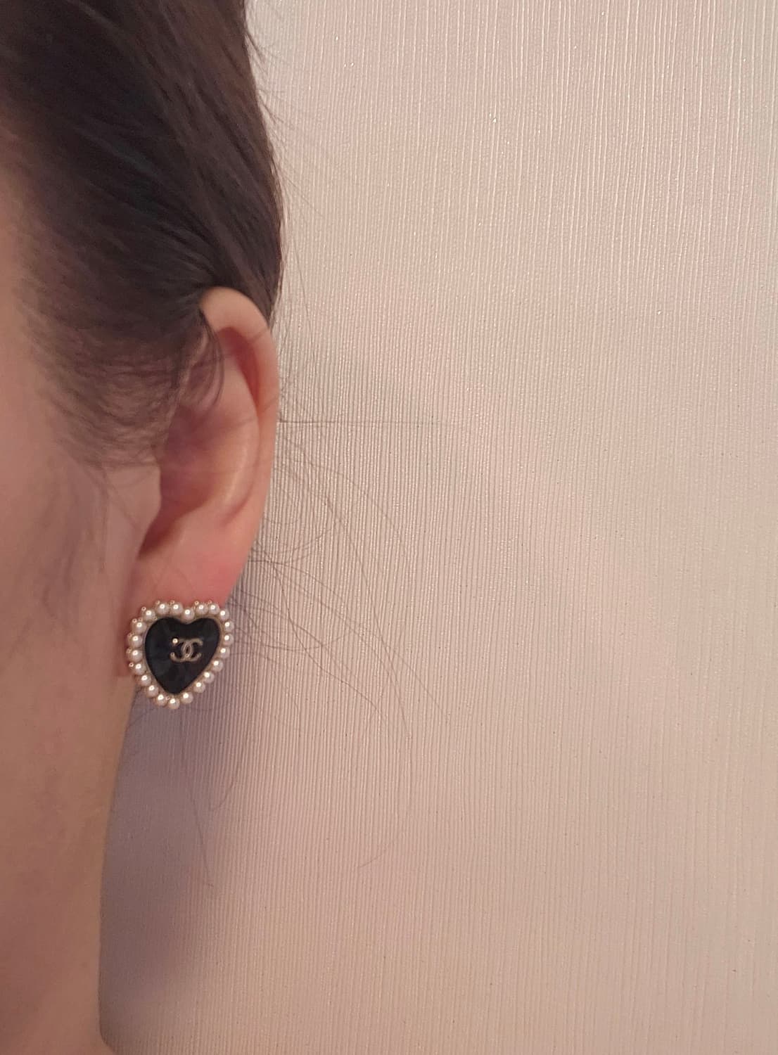 샤넬 블랙하트 진주장식 CC로고 귀걸이 업사이클링 상품이미지9