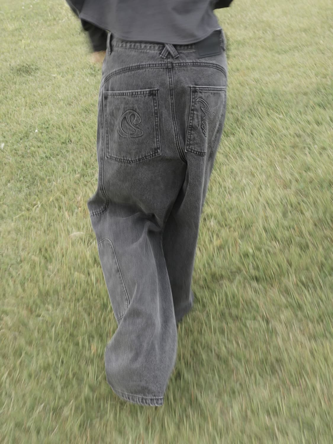 suu 로고 워시드 진 블랙 1 상품이미지2