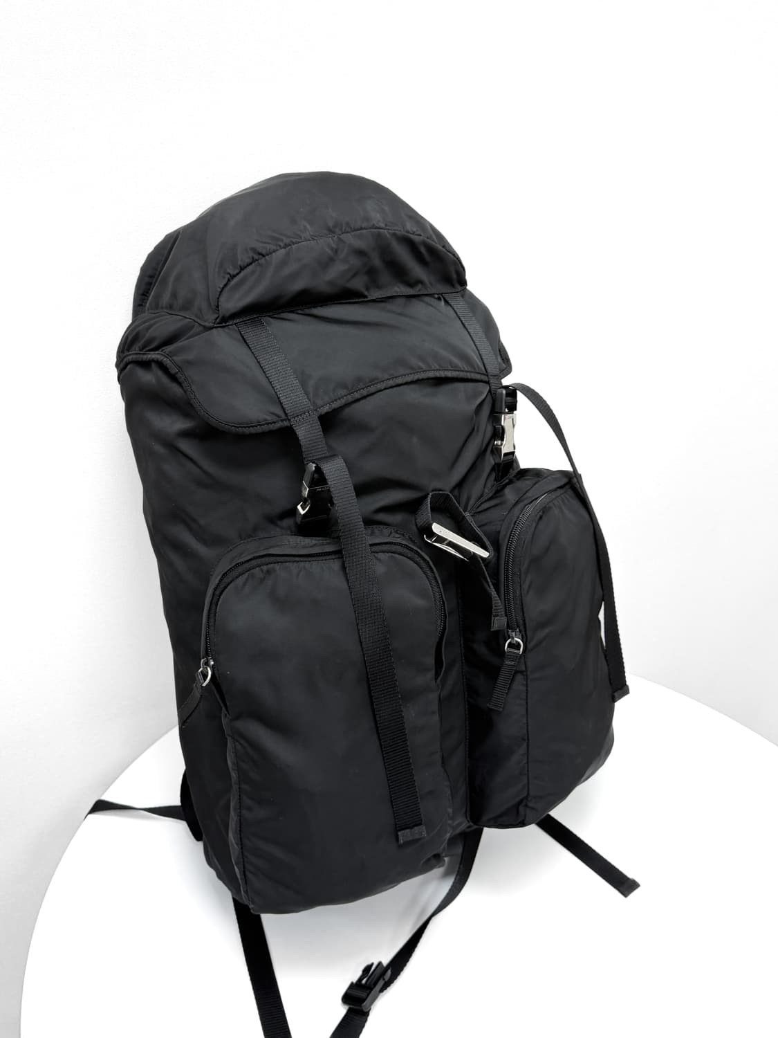 프라다 V136 나일론 멀티포켓 백팩 상품이미지3