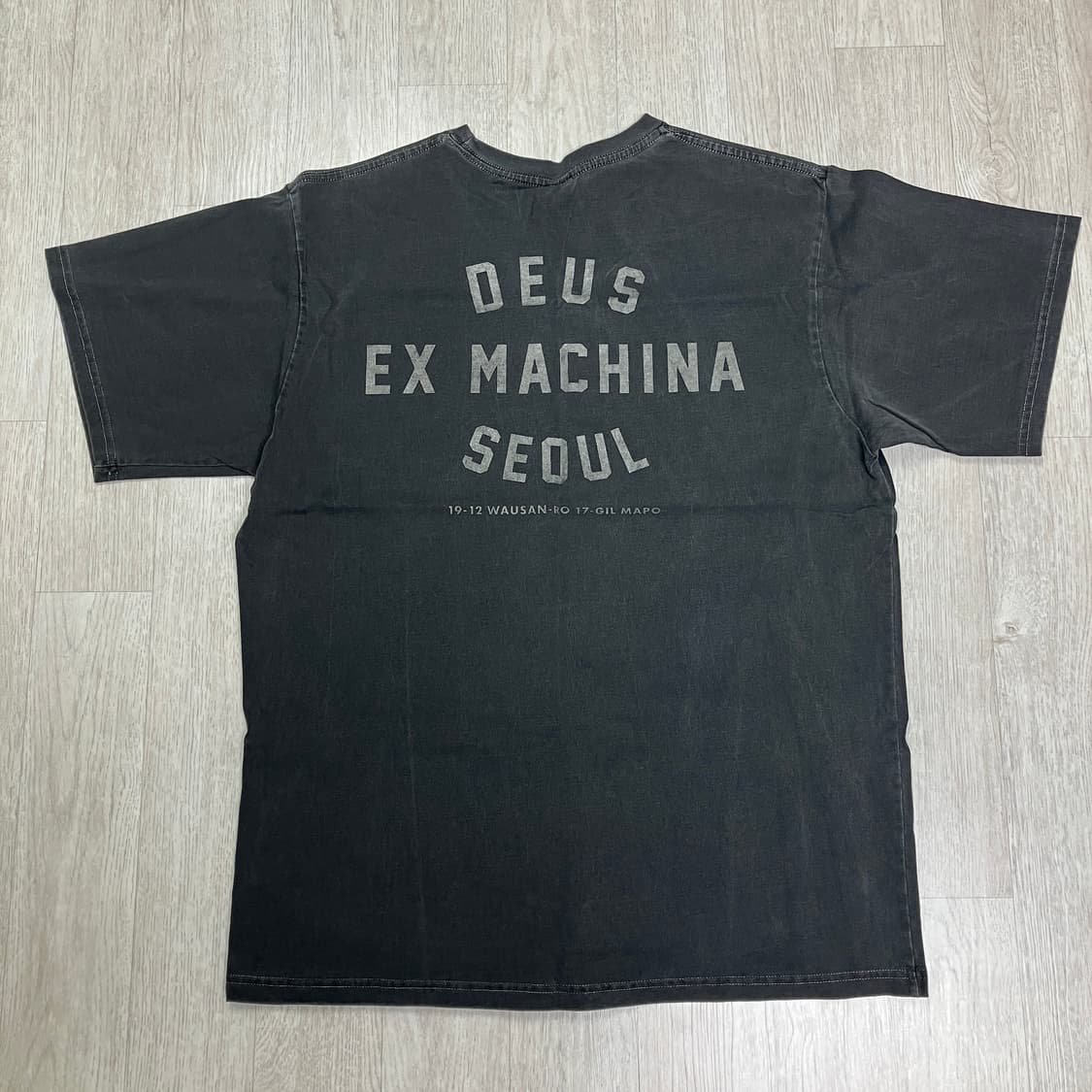 [L] 데우스 어드레스 반팔 차콜 상품이미지2