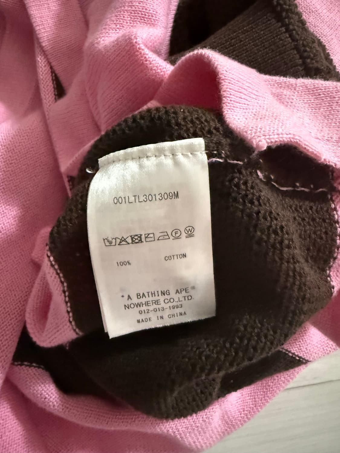 베이프 자카드 멀티 로고 스트라이프 릴렉스드 핏 롱슬리브 티셔츠 핑크 상품이미지4