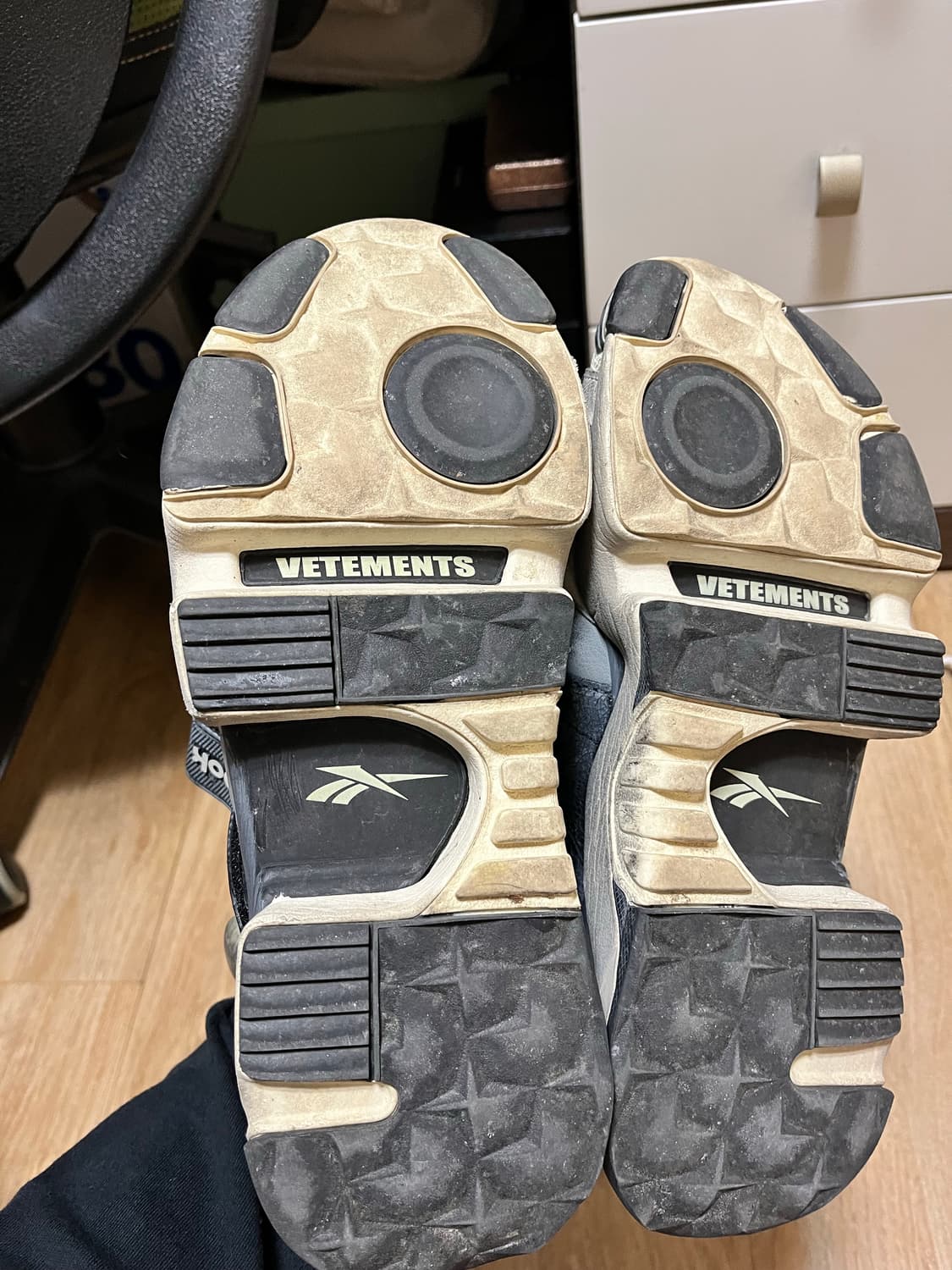 (지디착용) 리복 베트멍 콜라보 펌프 퓨리 270 판매 상품이미지9