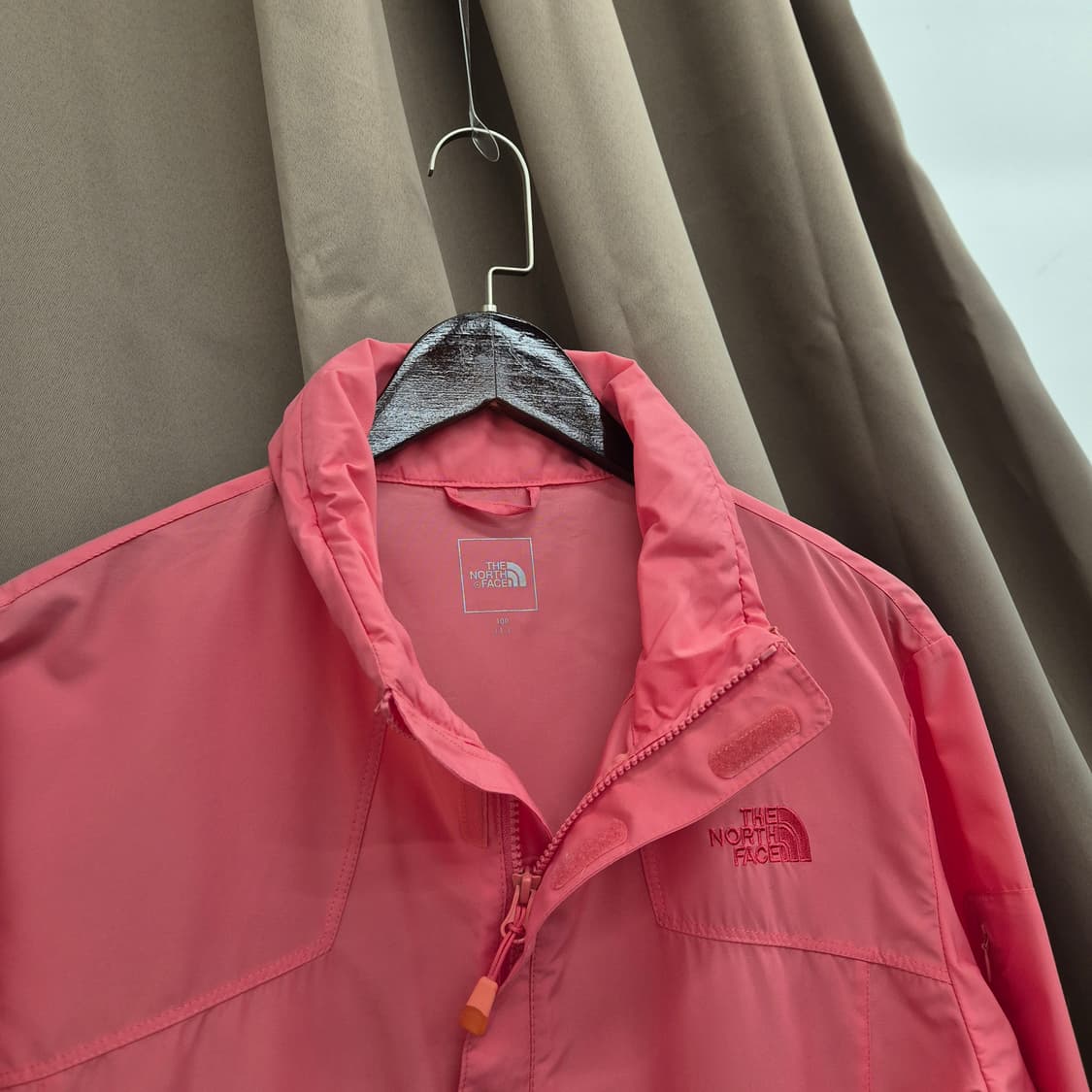 노스페이스 핑크 바람막이 자켓 L 상품이미지4