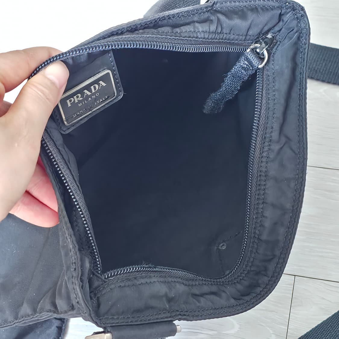 프라다 나일론 테수토 삼각로고 메신저백 남녀공용 상품이미지5