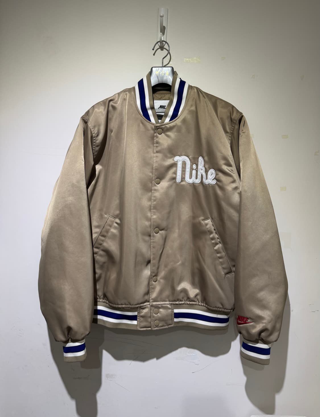 나이키 덕아웃 루즈 사틴 바시티 자켓 L 상품이미지1