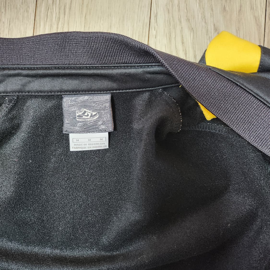 나이키 블랙 앤 옐로우 져지 자켓●남녀공용 상품이미지4