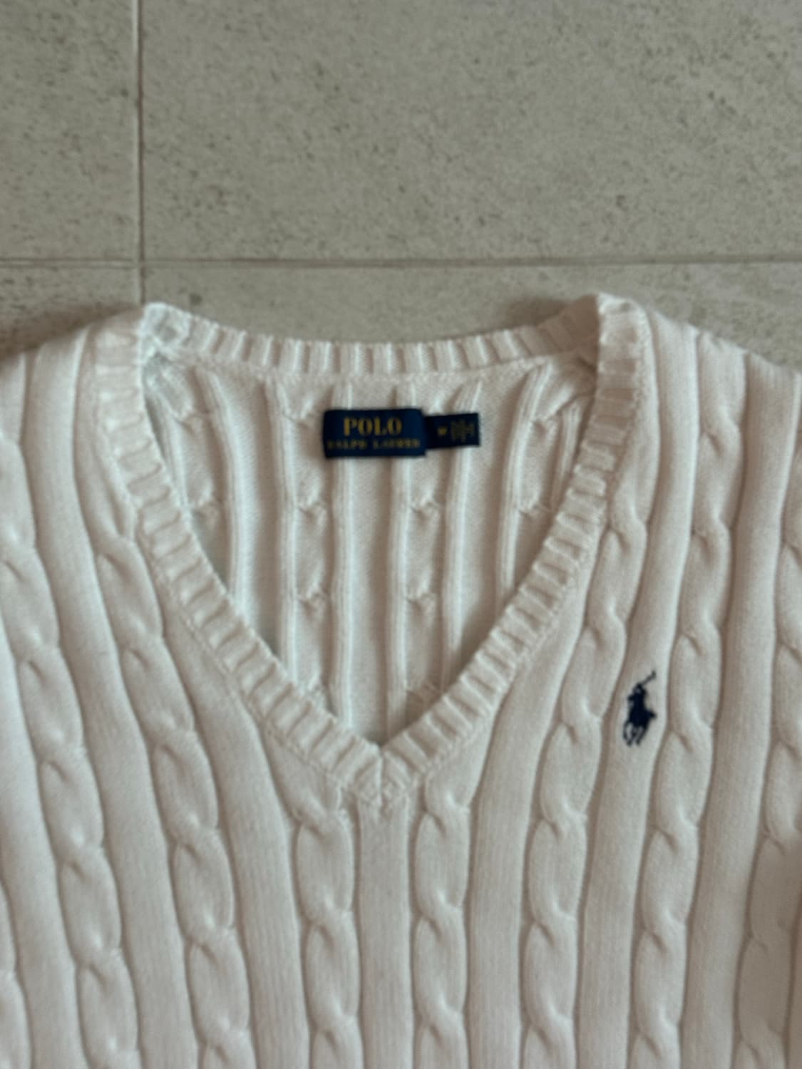 [드라이완]폴로 화이트 브이넥 꽈배기 니트  상품이미지1