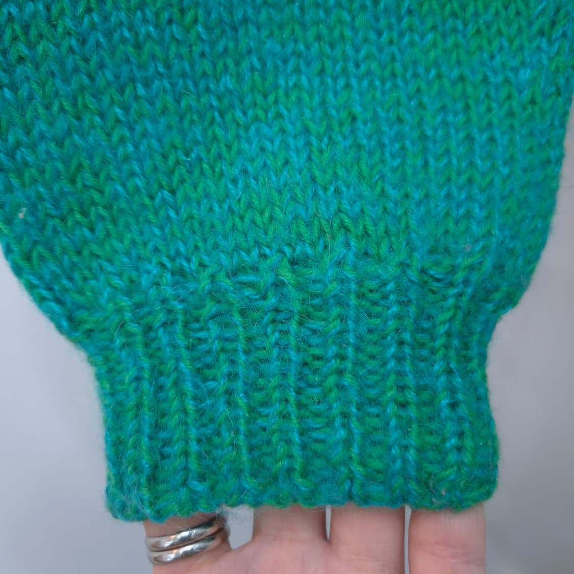 요크 패턴 둥근넥 그린 핸드메이드 니트 상품이미지4