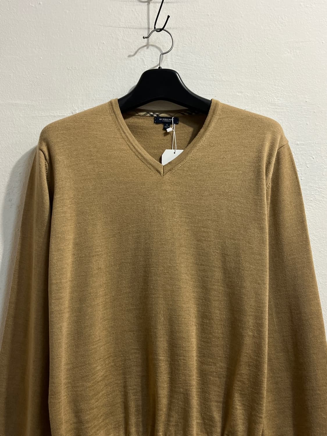 버버리 브이넥 메리노 울 니트 상품이미지2