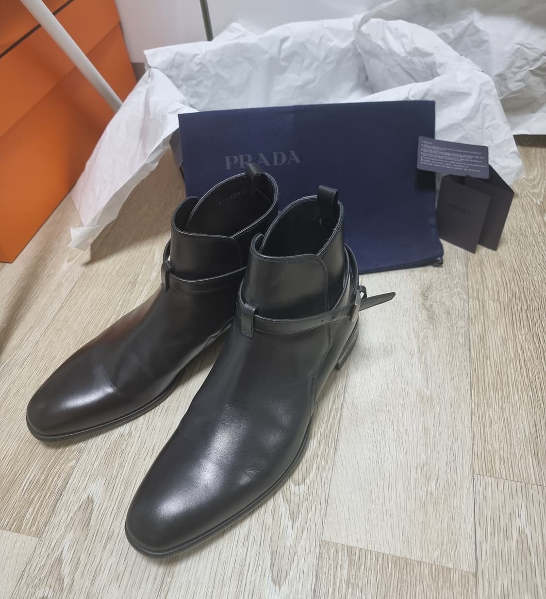 프라다 앵글 첼시 조드퍼 부츠 블랙 상품이미지9