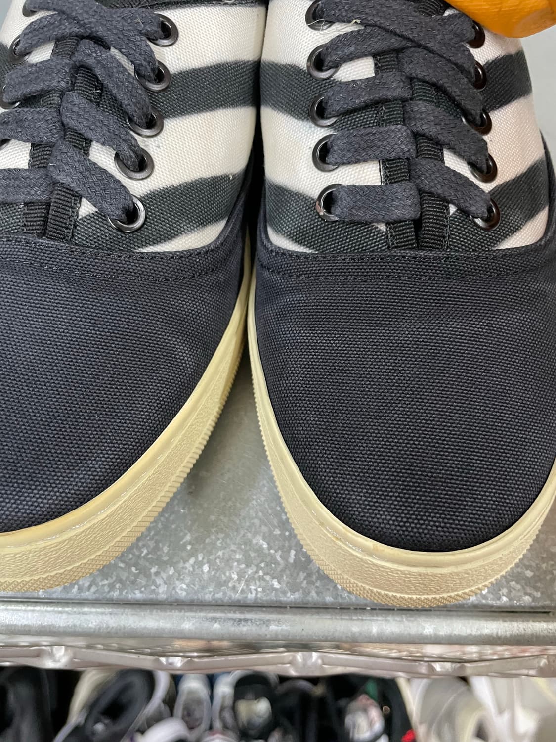 오프화이트 어센틱 블랙 스니커즈 40 상품이미지7