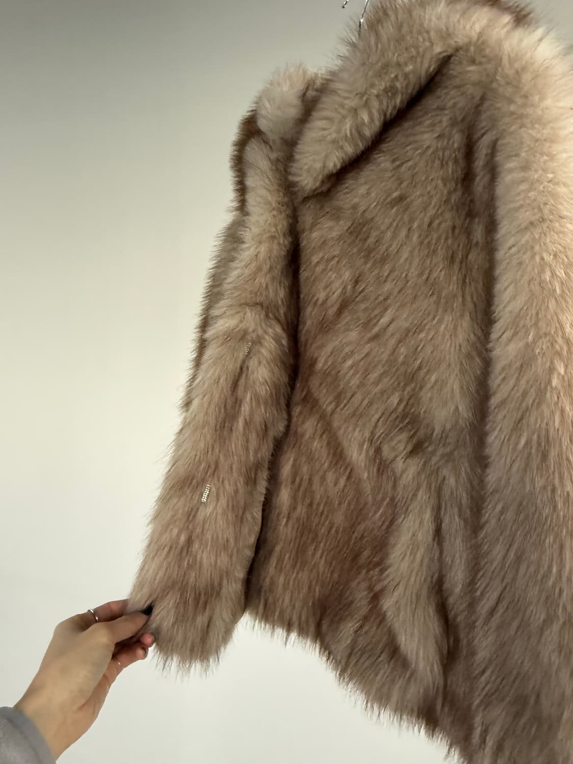 베이지브라운 후드 에코 퍼 자켓 상품이미지4