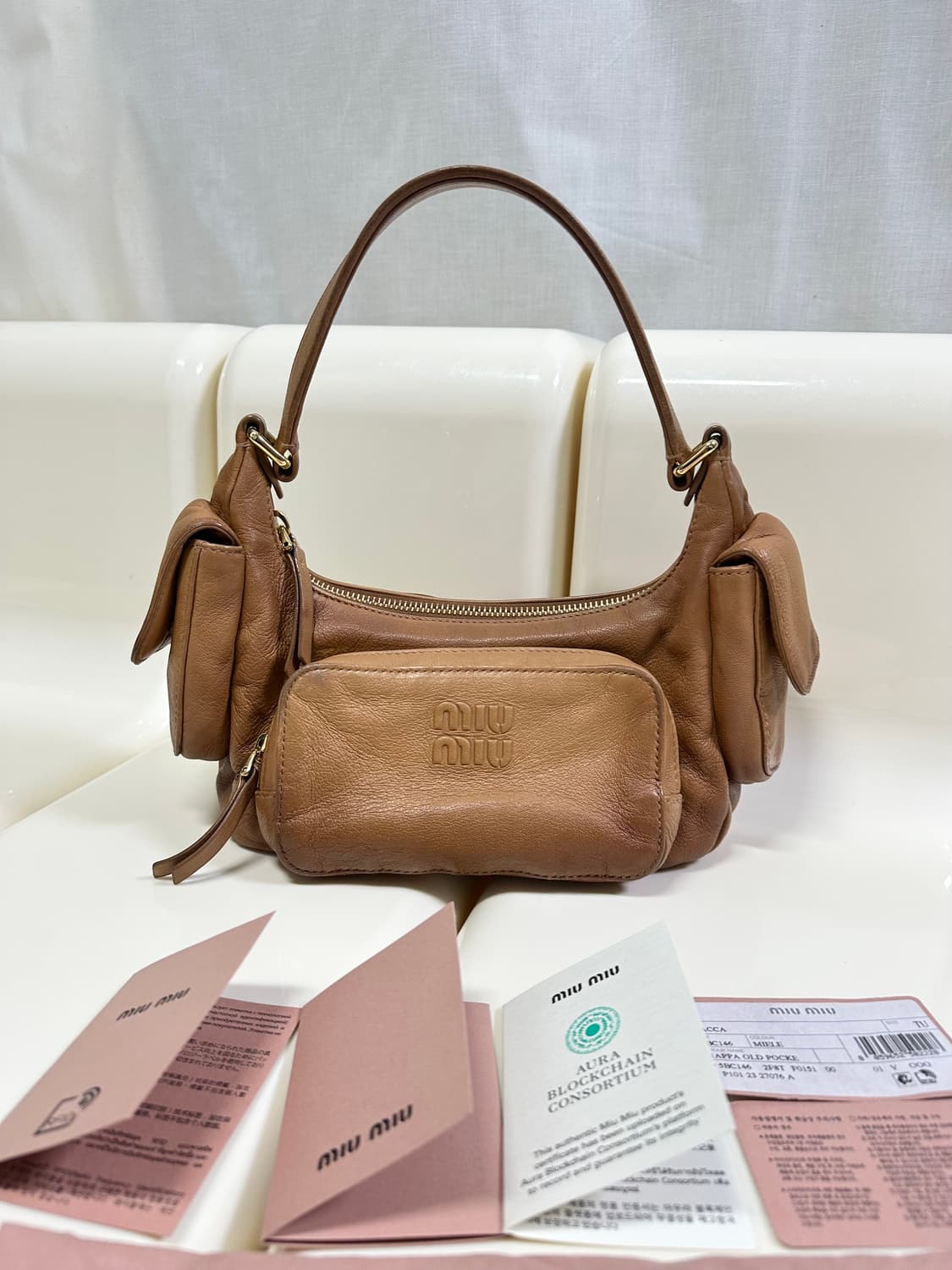 [정품 25년신상] 미우미우 포켓 숄더 호보백 상품이미지1