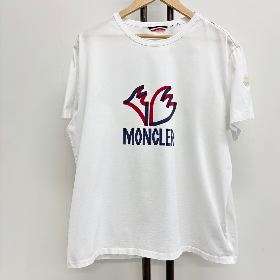 [XXL]몽클레어 와펜패치 반팔티 상품이미지1