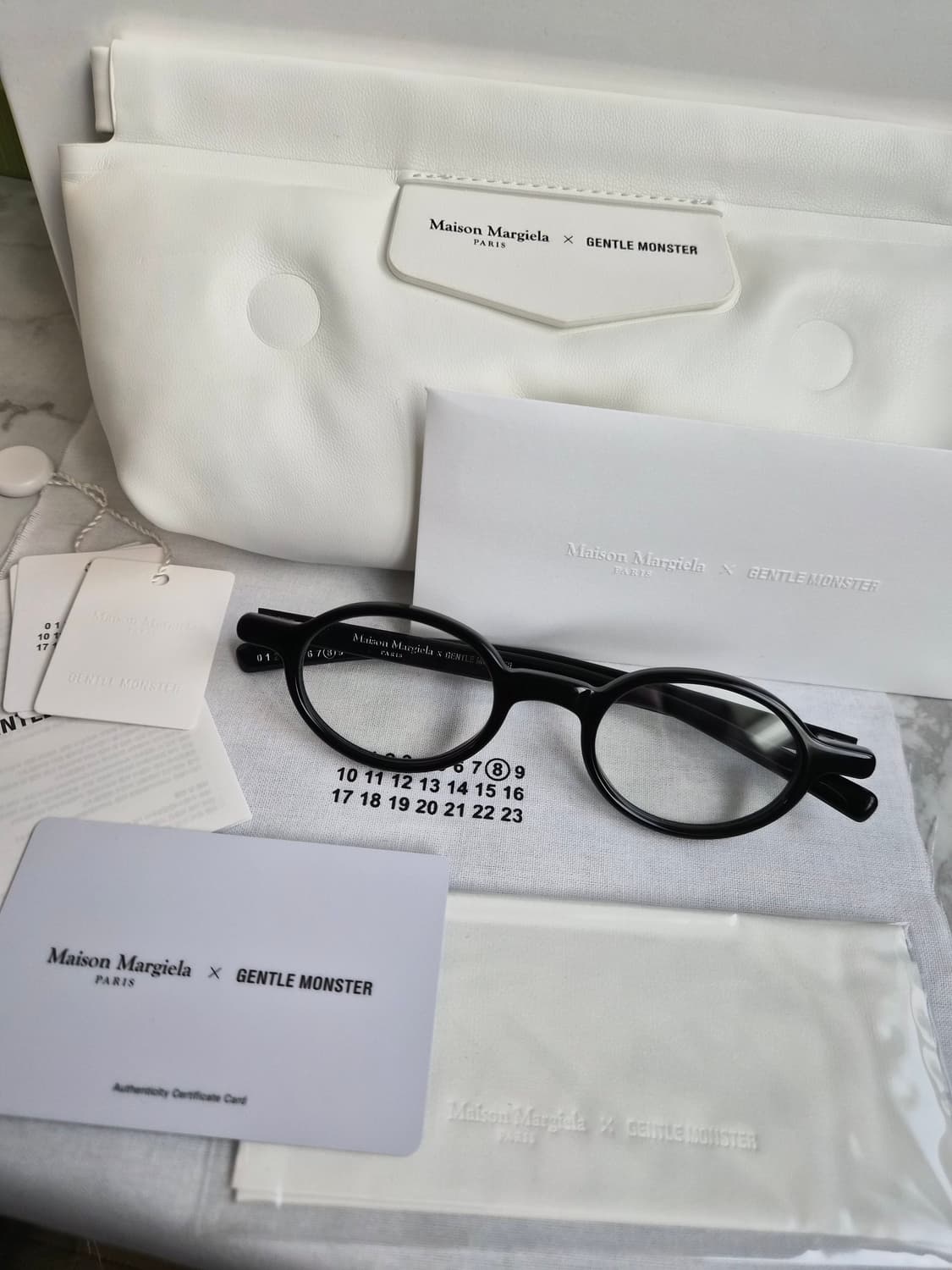 젠틀몬스터 X 메종 마르지엘라 MM012 블랙 상품이미지1