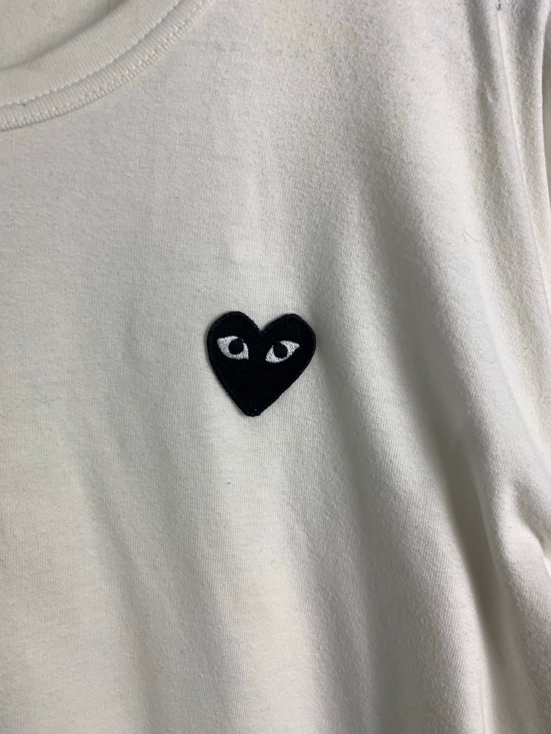 꼼데가르송 플레이 와펜 화이트 롱슬리브 긴팔티 상품이미지3