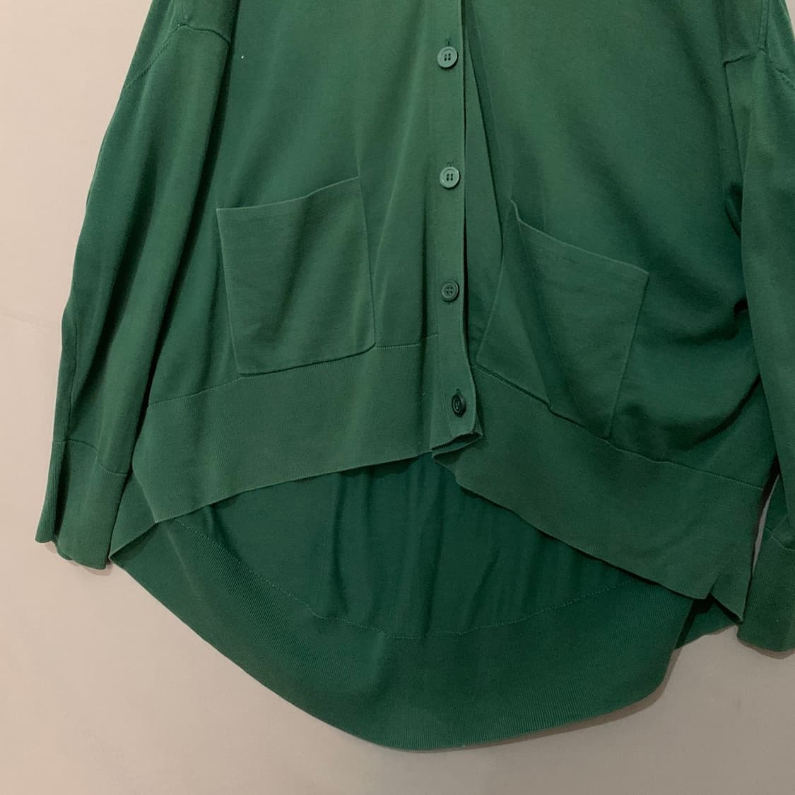 M COS 코스 드레이프 백 오버핏 니트 가디건 상품이미지3