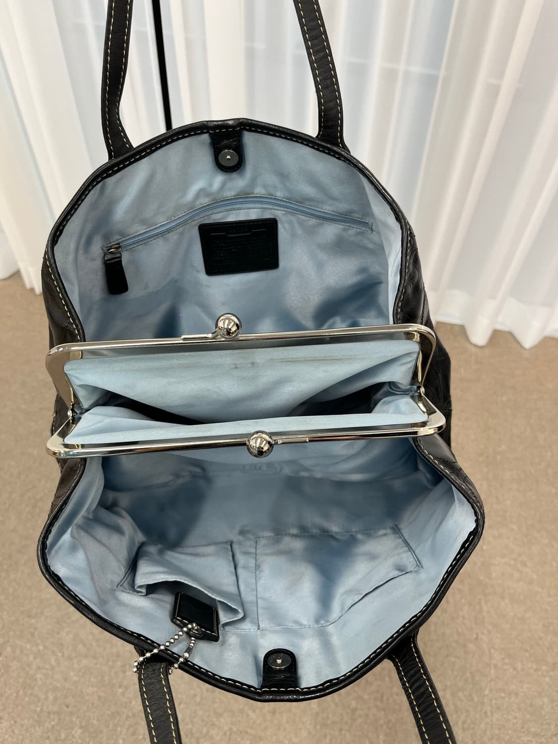 Coach Black Enamel Bag 상품이미지8