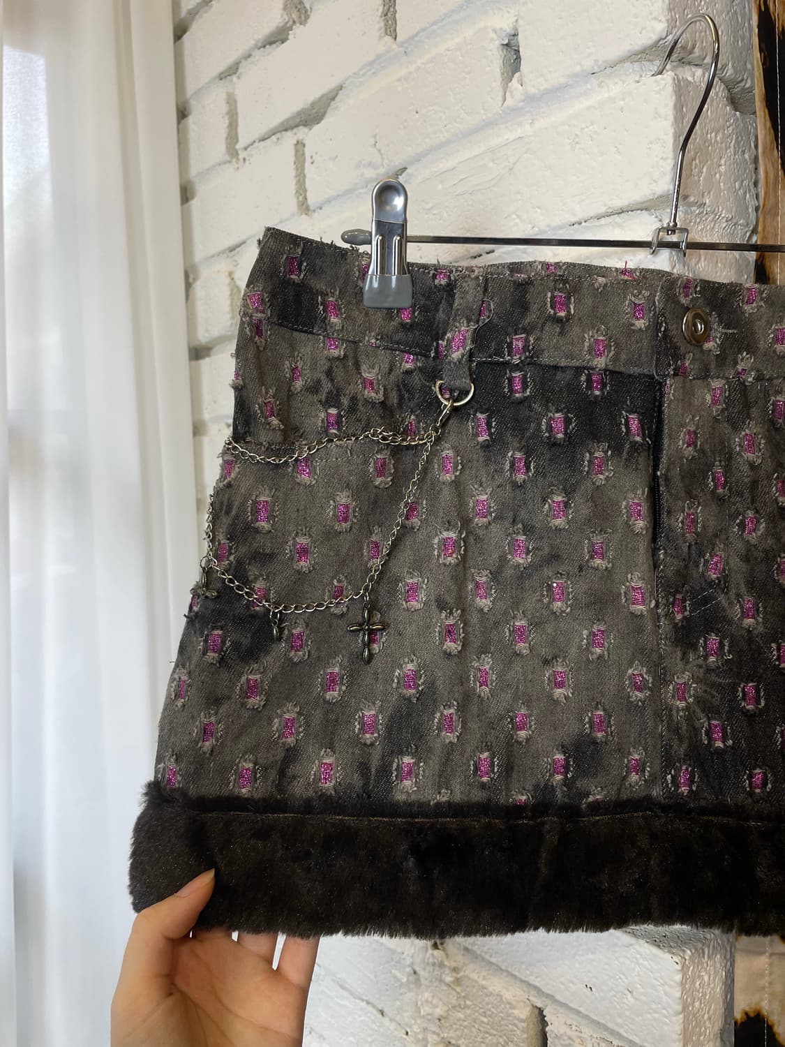 BODY LINE 바디라인 핑크 글리터 갸루 체인 데님 스커트 흑청 상품이미지2