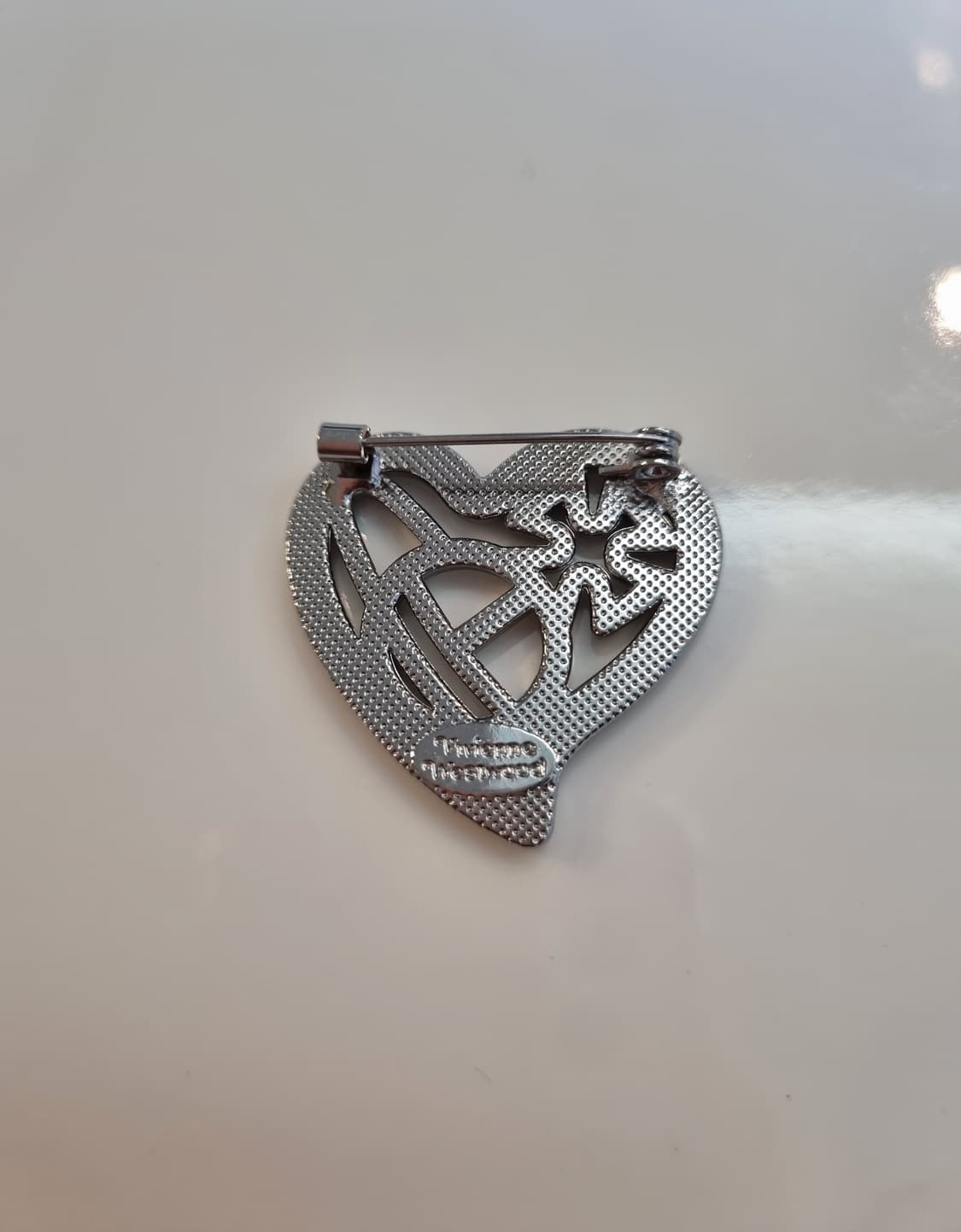 비비안웨스트우드 업사이클링 하트 우주선 브로치 상품이미지4