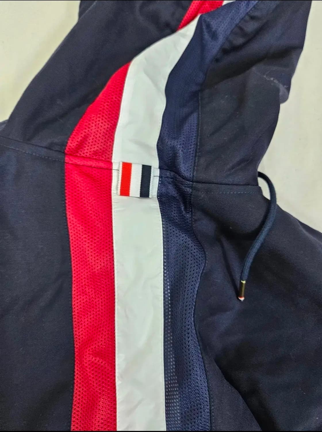 톰브라운 삼선 후드 바람막이 5 상품이미지10