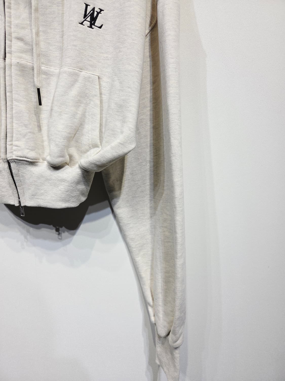 WOOALONG 우알롱 시그니처 크롭 후드 집업 오트밀 상품이미지5