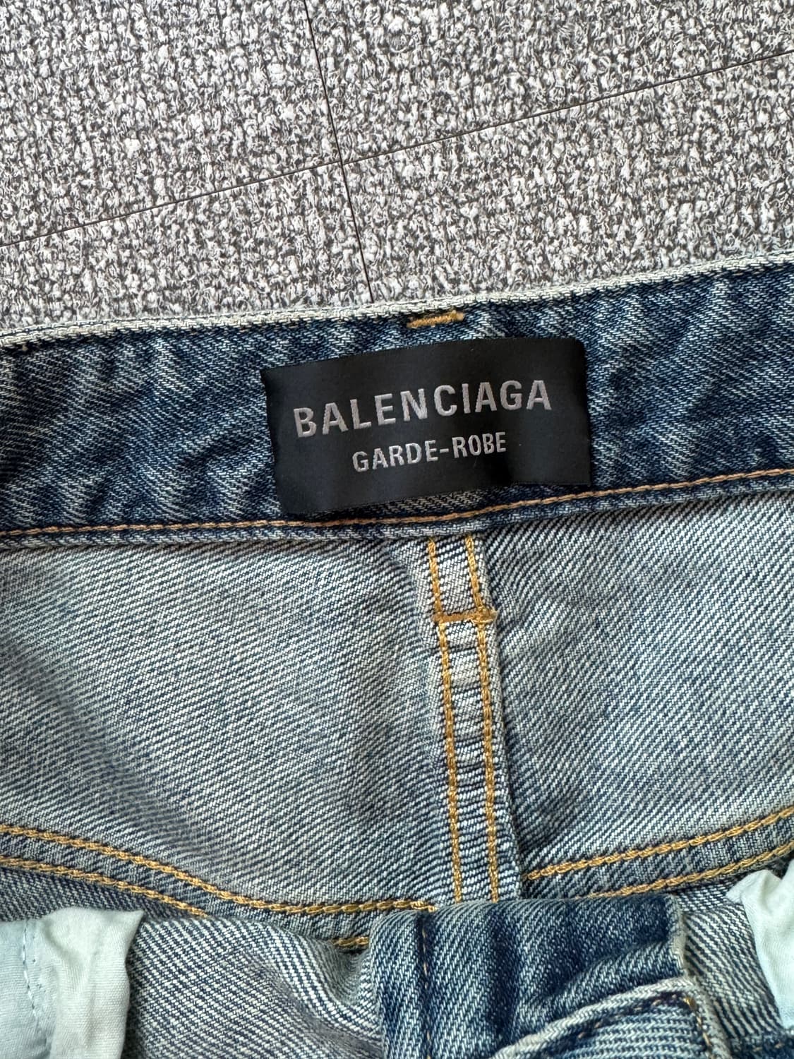 24FW 발렌시아가 플레어진 중청 xs  상품이미지4