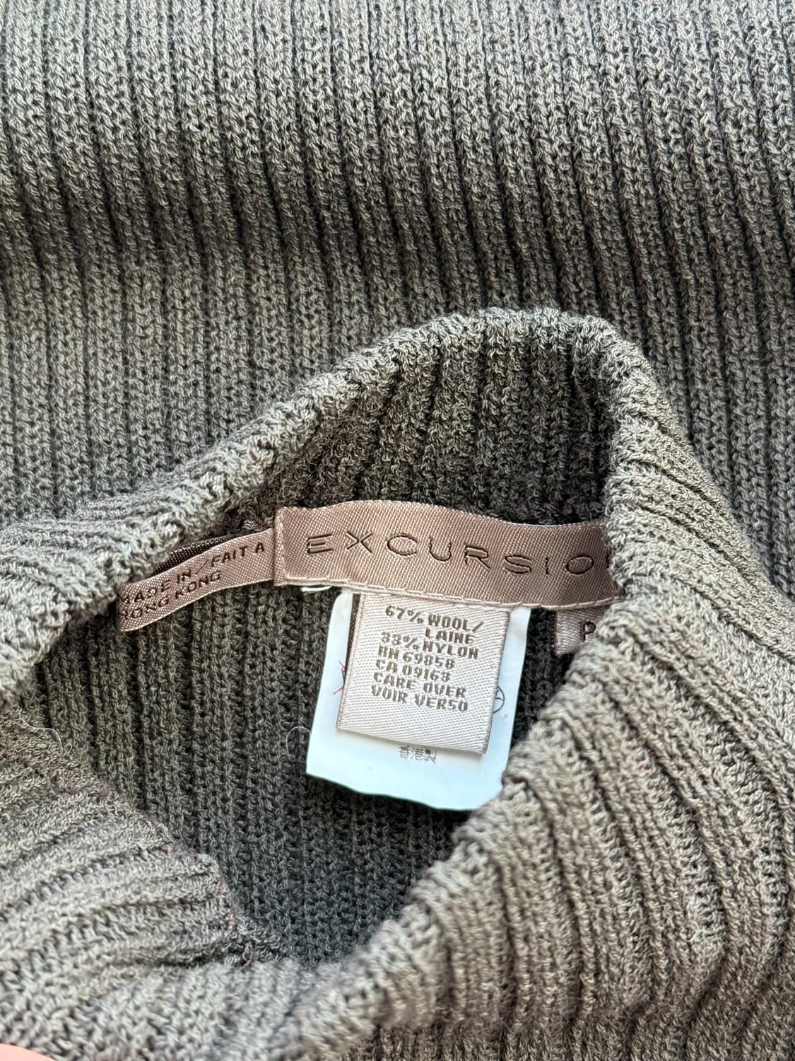 Excursion 카키 니트 크롭 탑 (Made in Hongkong) 상품이미지7