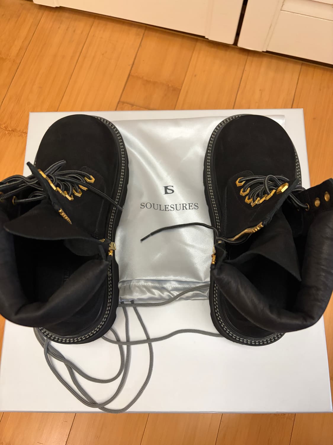 쏘유레슈어 벨루가 250 상품이미지1