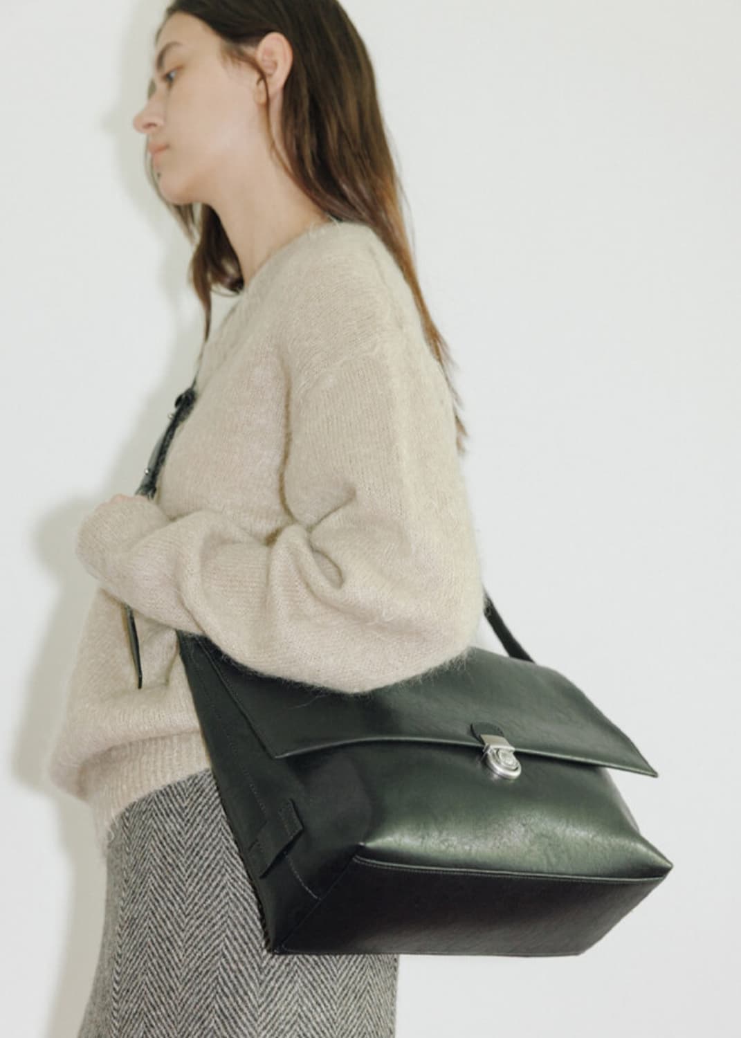 몽드몽드 SOFTMAIL BRIEFCASE BAG - BLACK판매합니다 상품이미지4