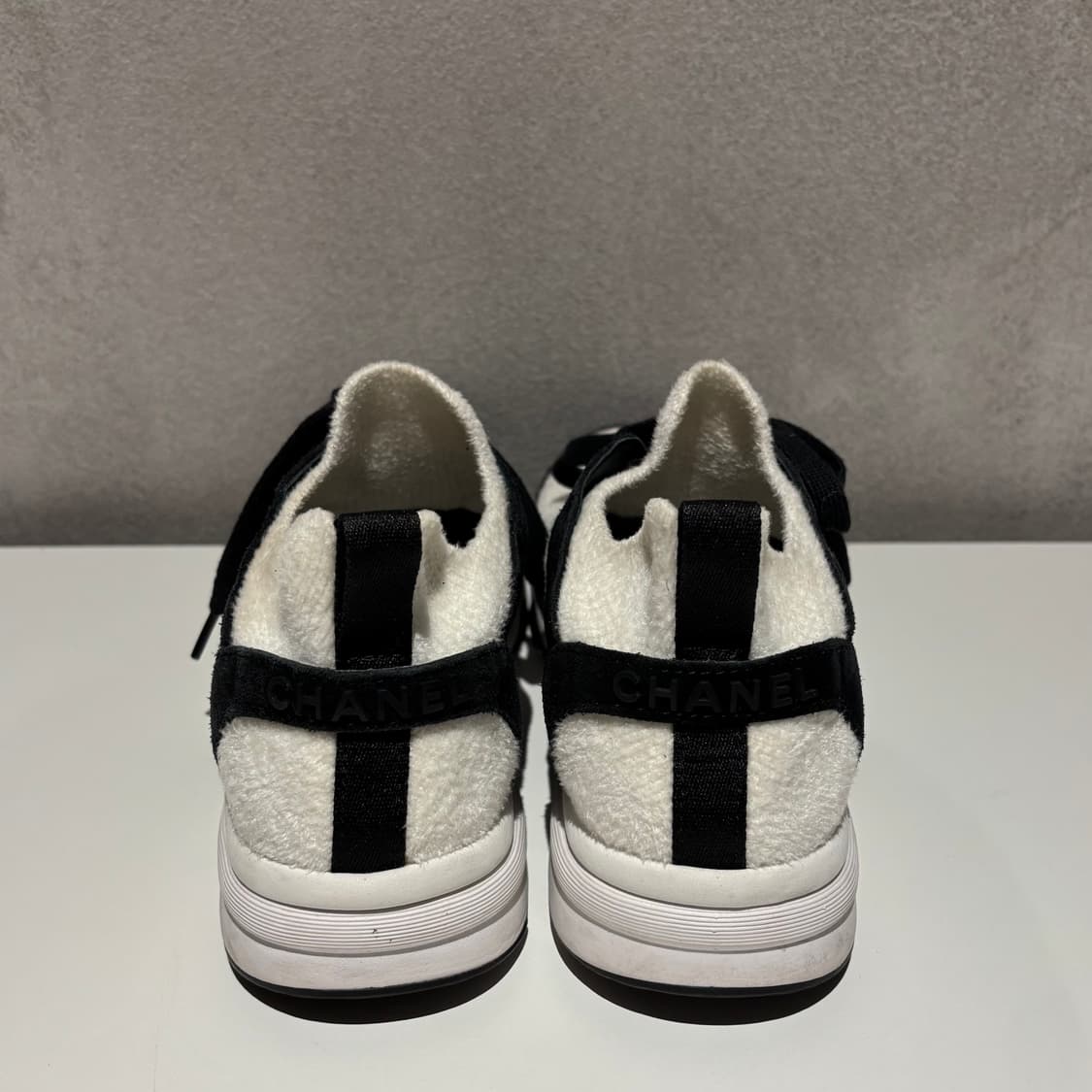 샤넬 CC 로고 러너 스니커즈 상품이미지4