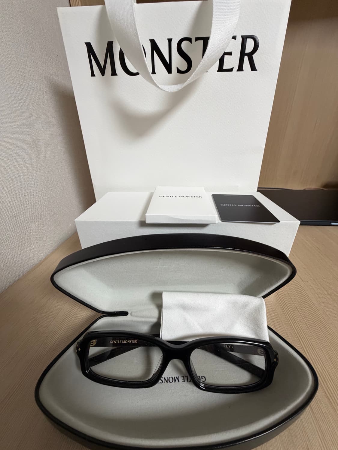 젠틀몬스터 슬릭 01 블랙 안경 상품이미지1