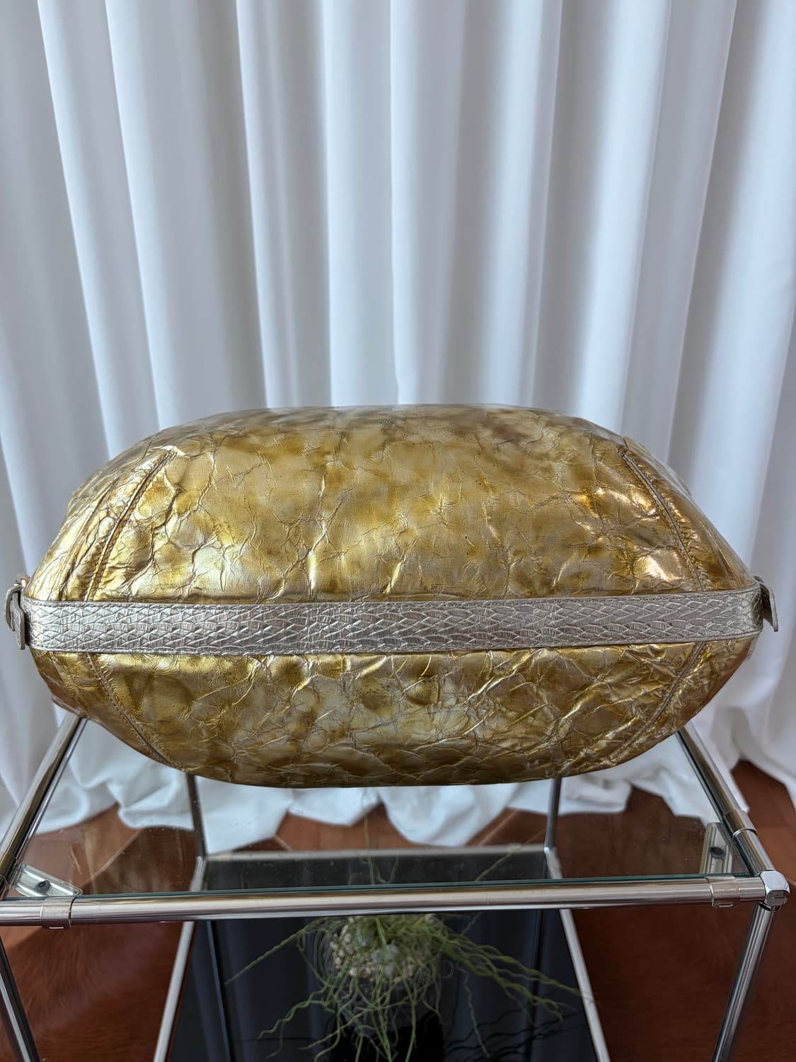 베르사체 사하라 골드 페인팅 호보백 상품이미지10