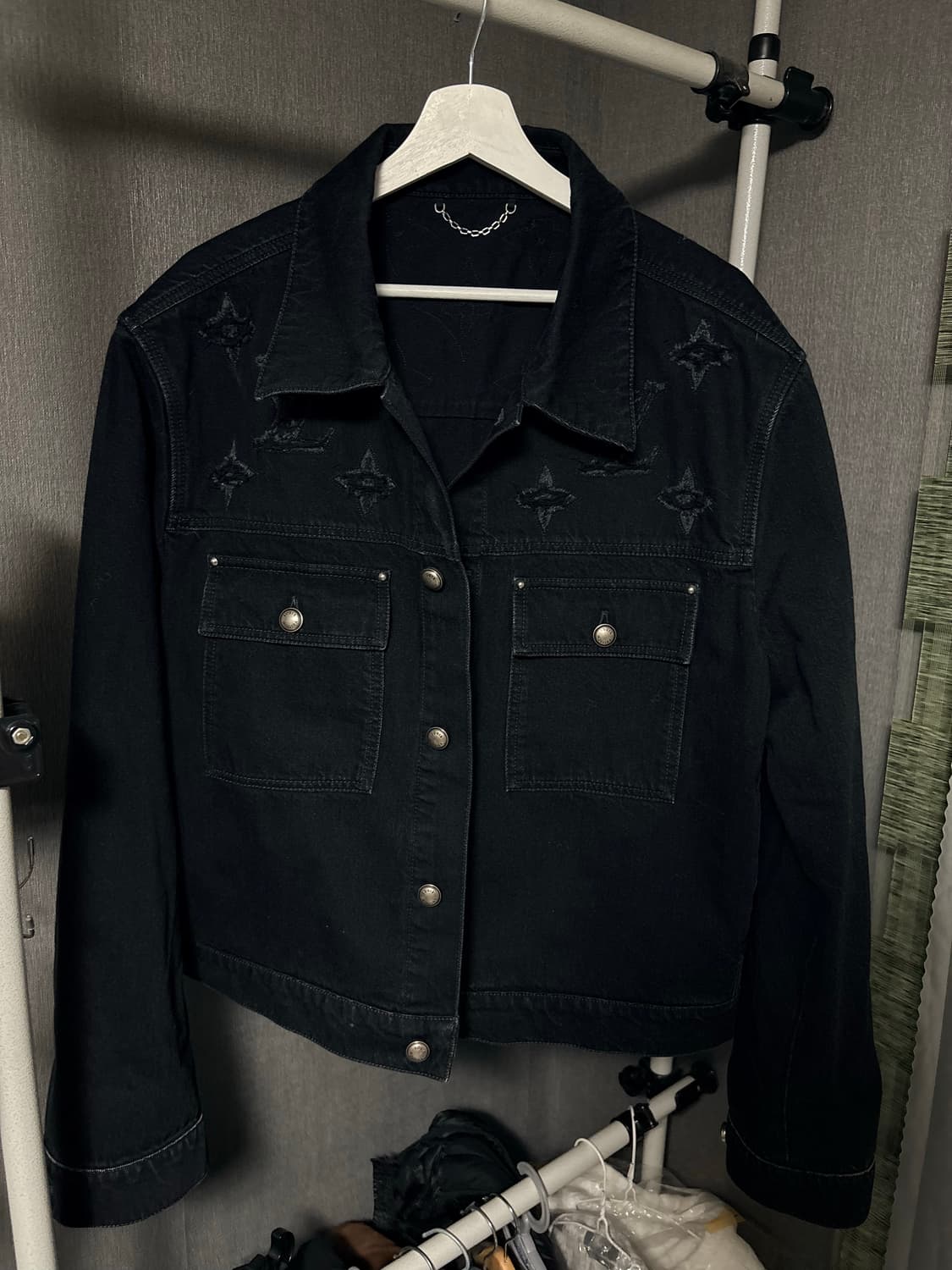 26년 신형 루이비통 모노그램 데님 트러커 디스트로이 자켓 54 상품이미지2