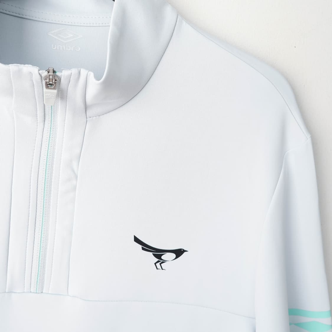 110/새상품 엄브로 성남FC 트레이닝 반집업 탑 상품이미지3