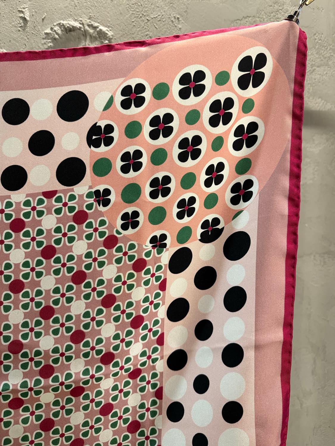 70 펜디FENDI 플로럴 도트 그래픽 실크 스카프 핑크 상품이미지4