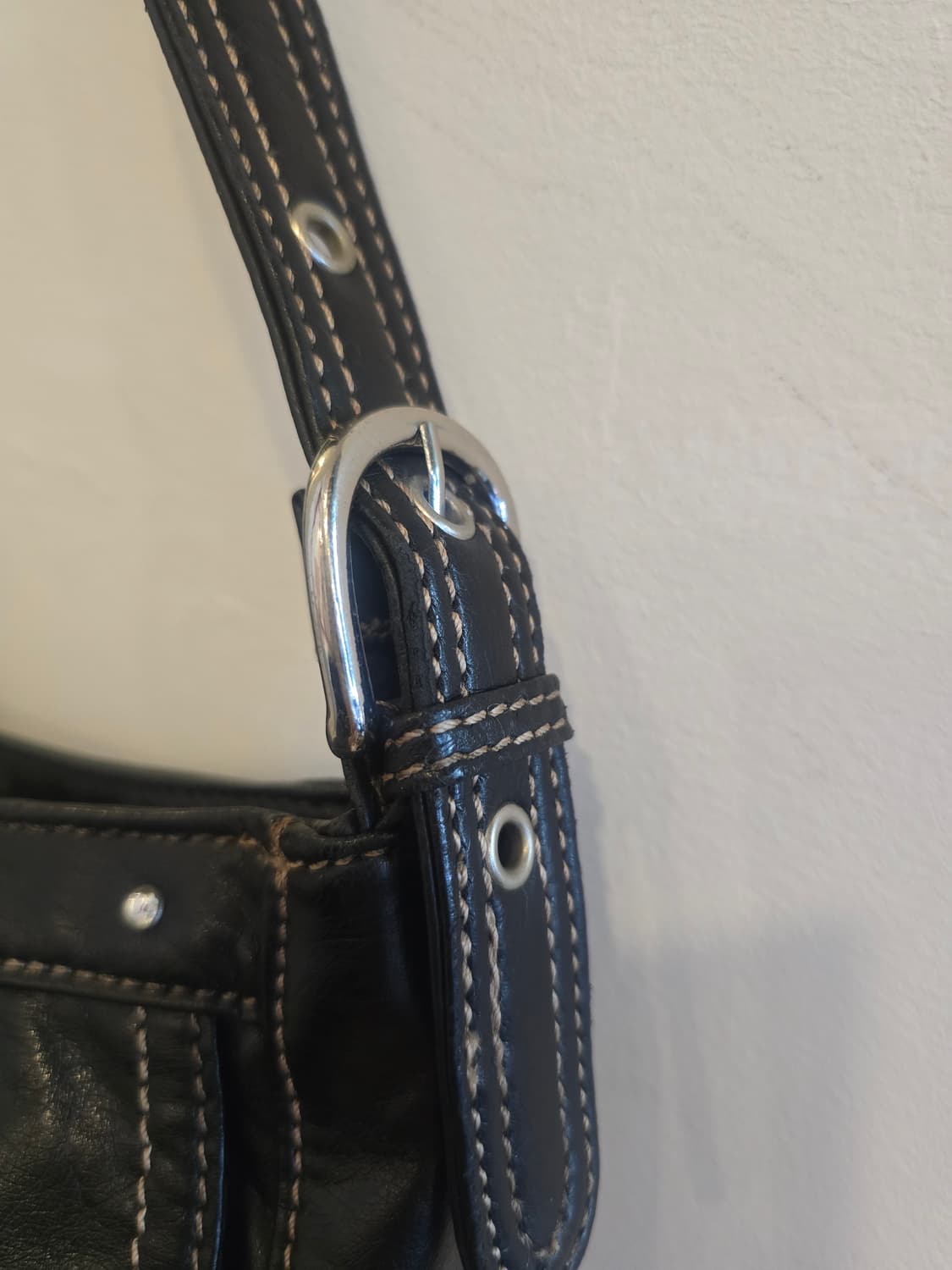 블랙스톤 장식 숄더백 상품이미지5