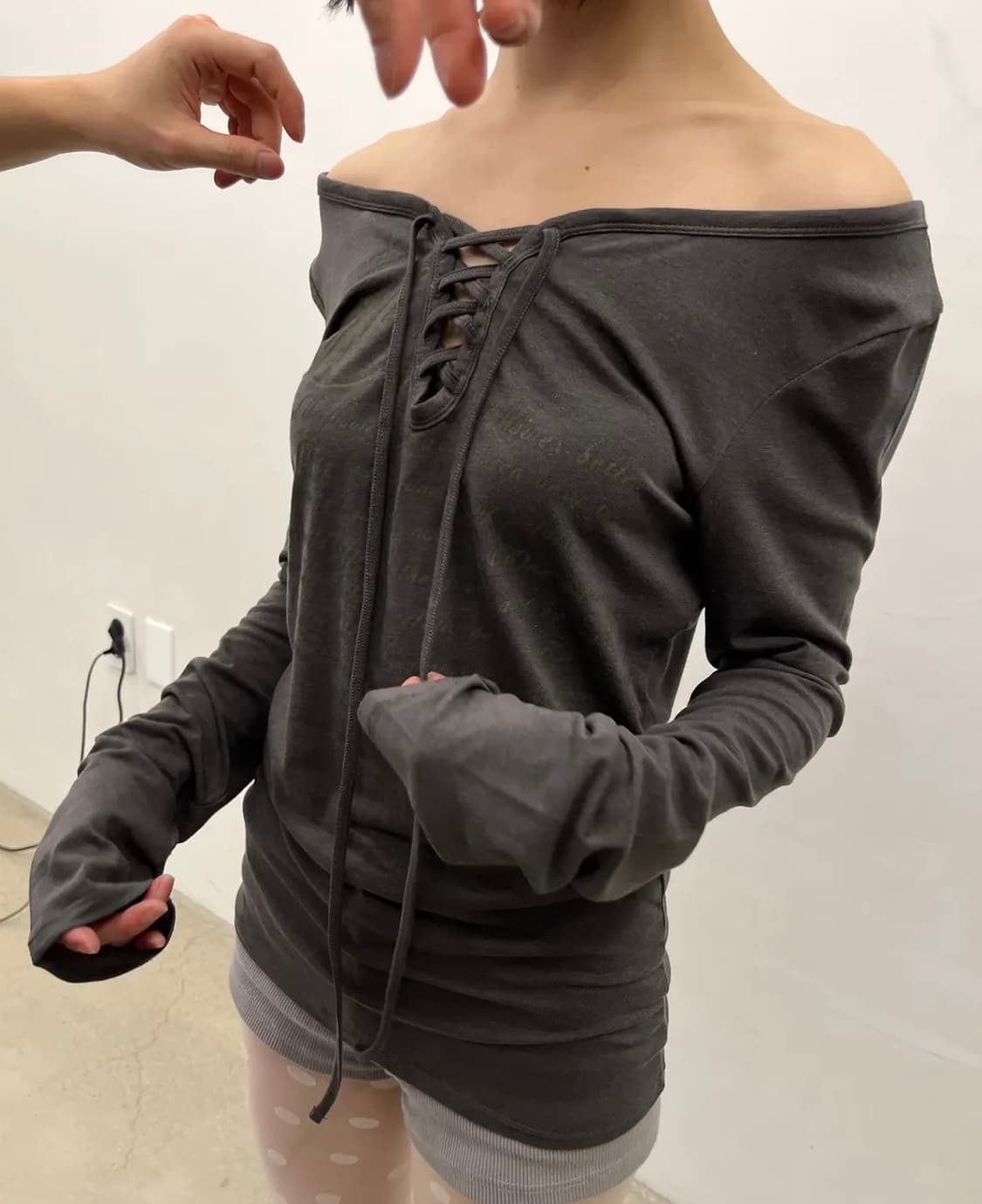 Pale printed lace-up long sleeve top 상품이미지3