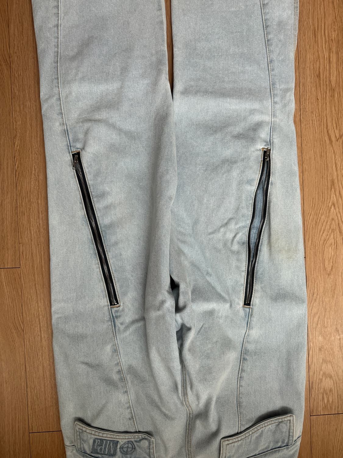 [L] 플라스틱프로덕트 웨이브 지퍼 데님 팬츠 (라이트 블루) 상품이미지8