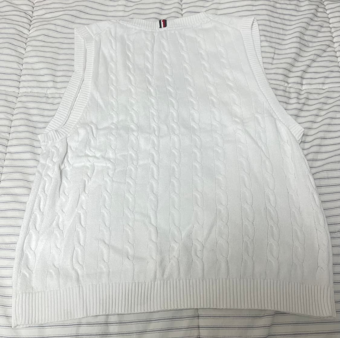 타미힐피거 여성 케이블 니트 브이넥 베스트 상품이미지2