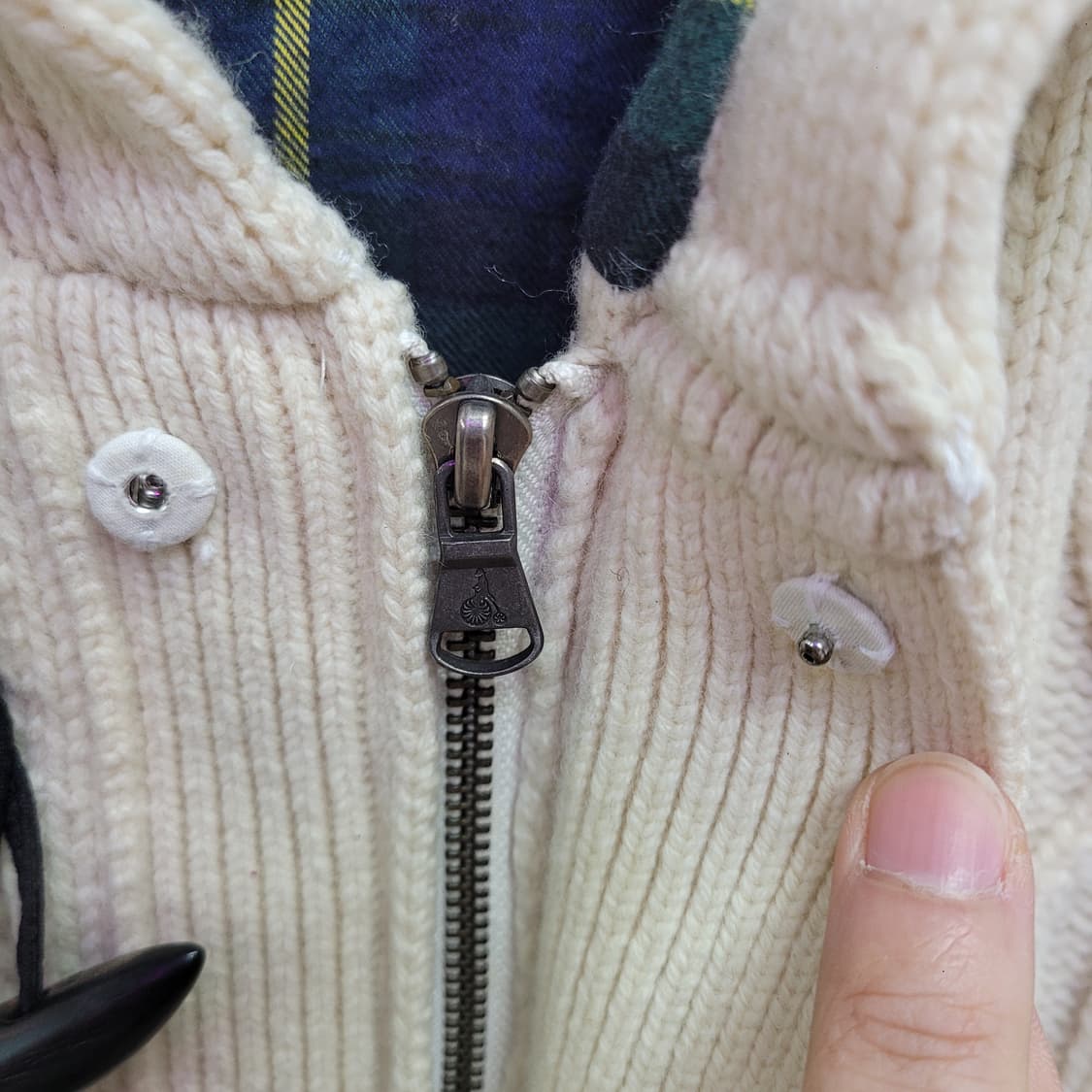 빈폴 아이보리색 후드 꽈배기 니트 집업 떡볶이 가디건 코트 상품이미지4