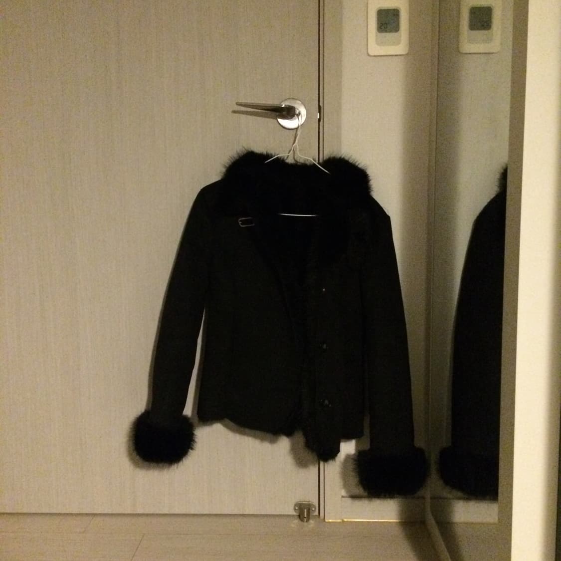 모디무드 라인 퍼 무스탕 상품이미지4