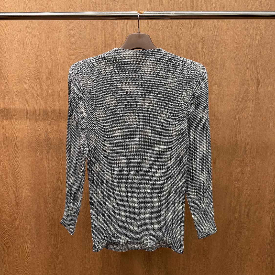 JPN 슬림핏 긴팔 니트 탑 세로 플리츠 텍스처 디테일 블랙 차콜 그레이 상품이미지3