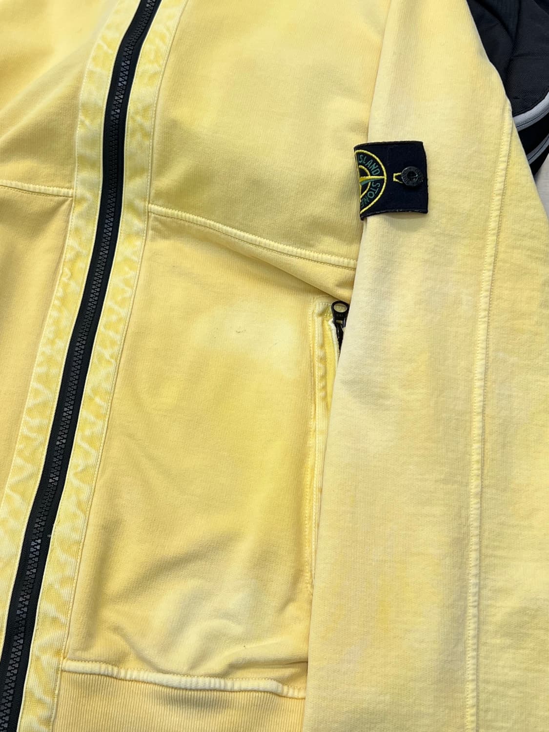 스톤아일랜드 와펜 옐로우 워싱 후드집업 상품이미지8