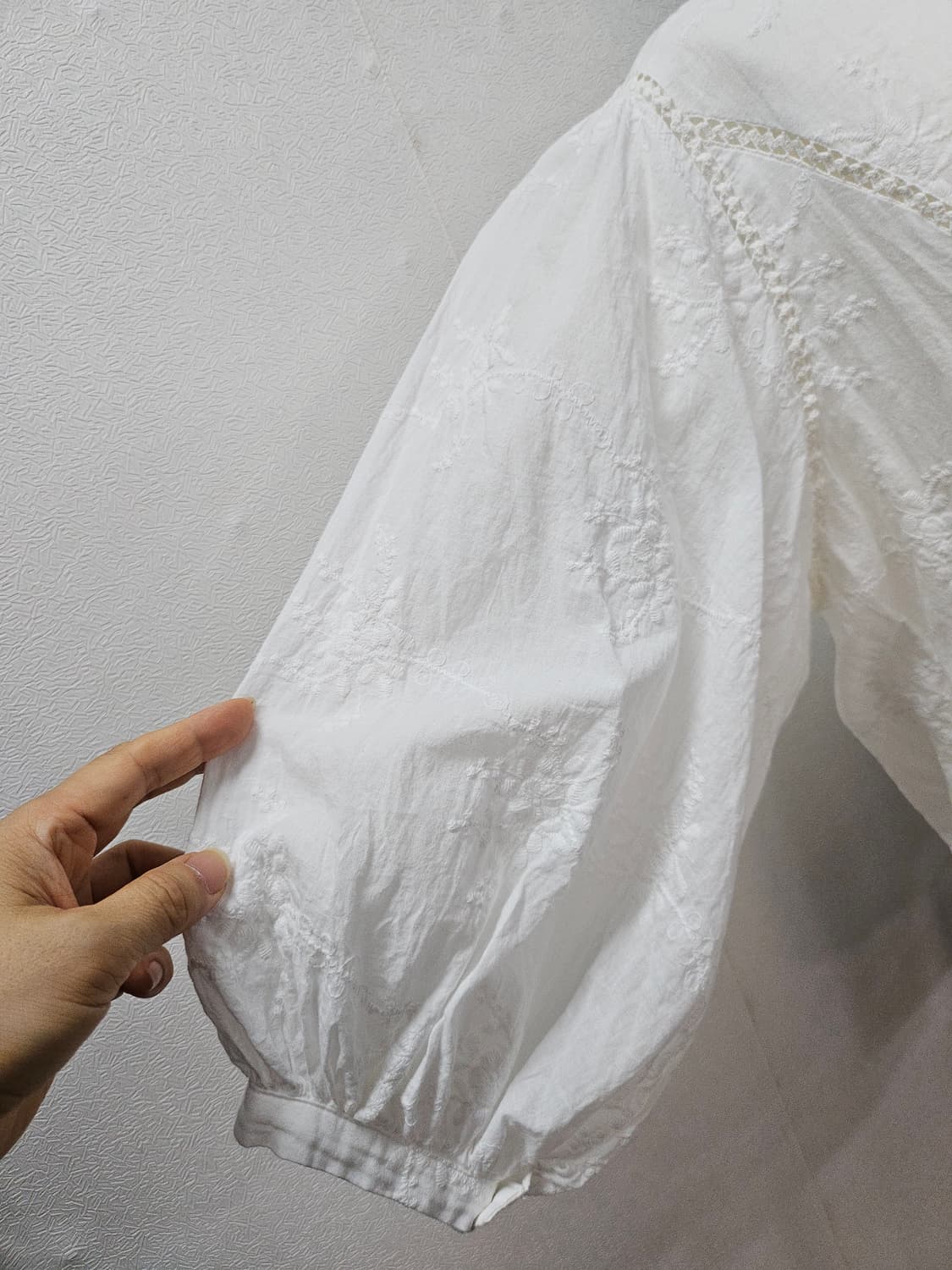 면 화이트 자수  퍼프소매 블라우스 M 상품이미지3