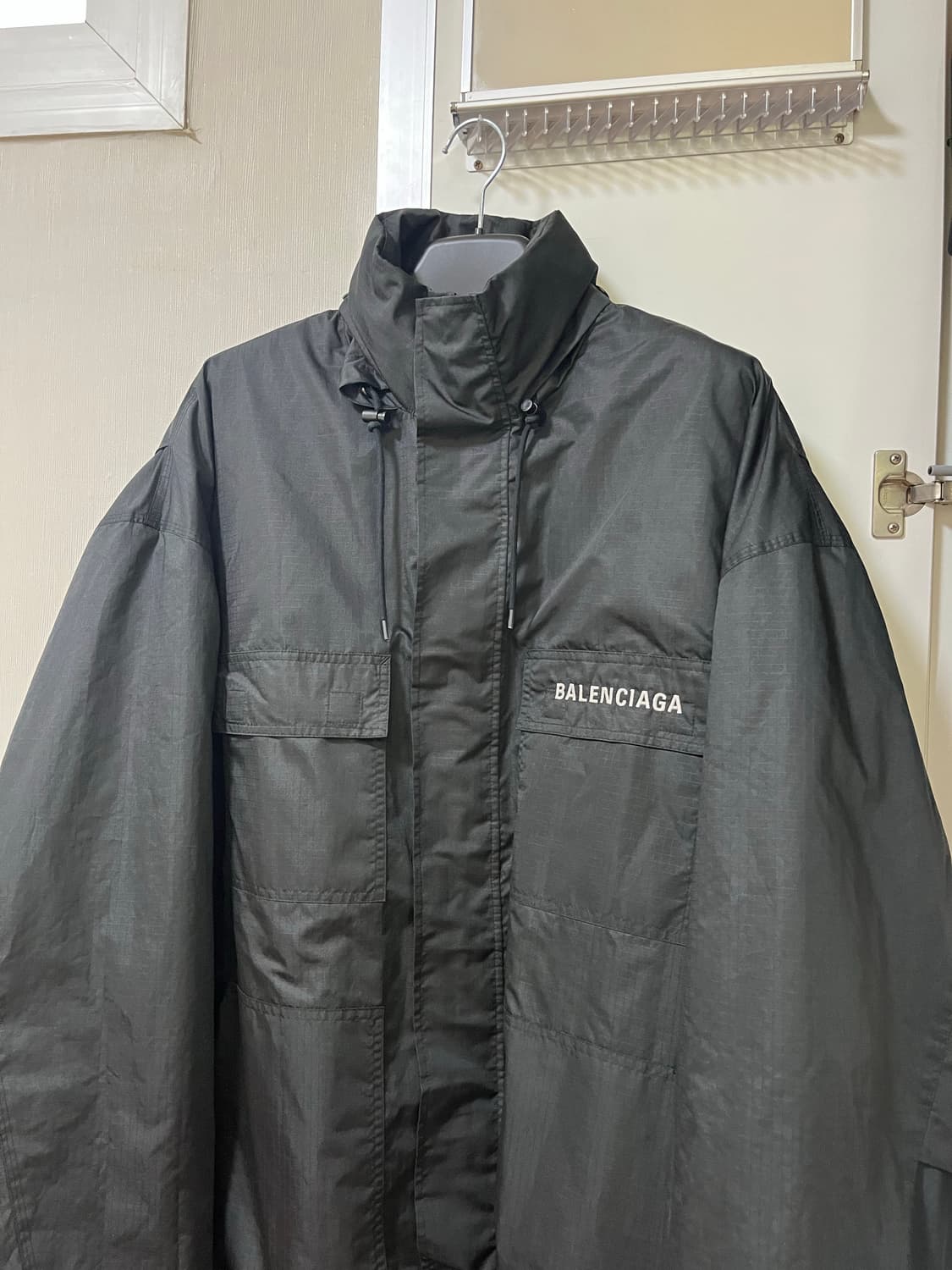 발렌시아가 테크니컬 바람막이 상품이미지3