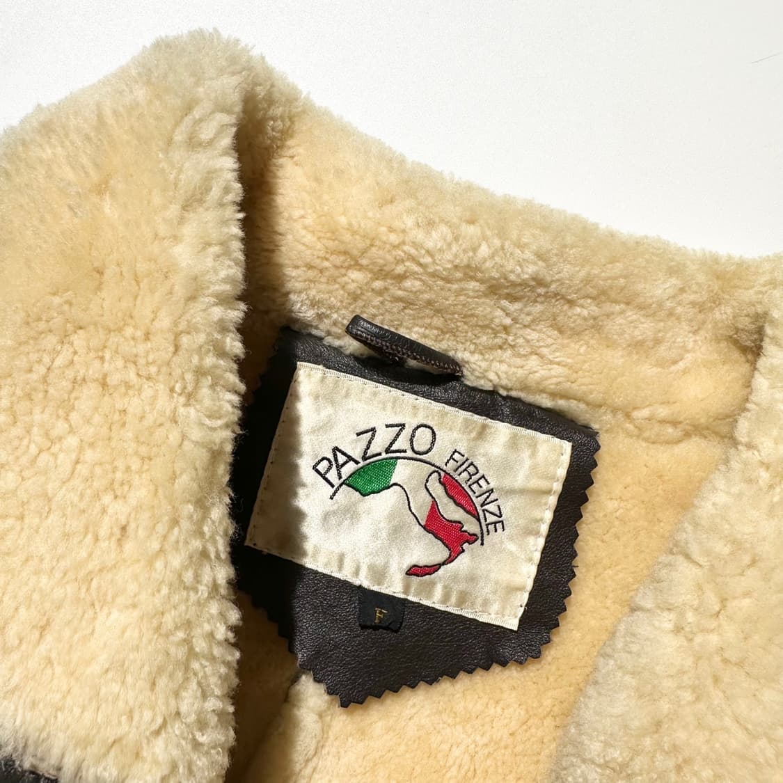 Pazzo Firenze 램스킨 시어링 크롭 숏 무스탕 자켓 상품이미지4