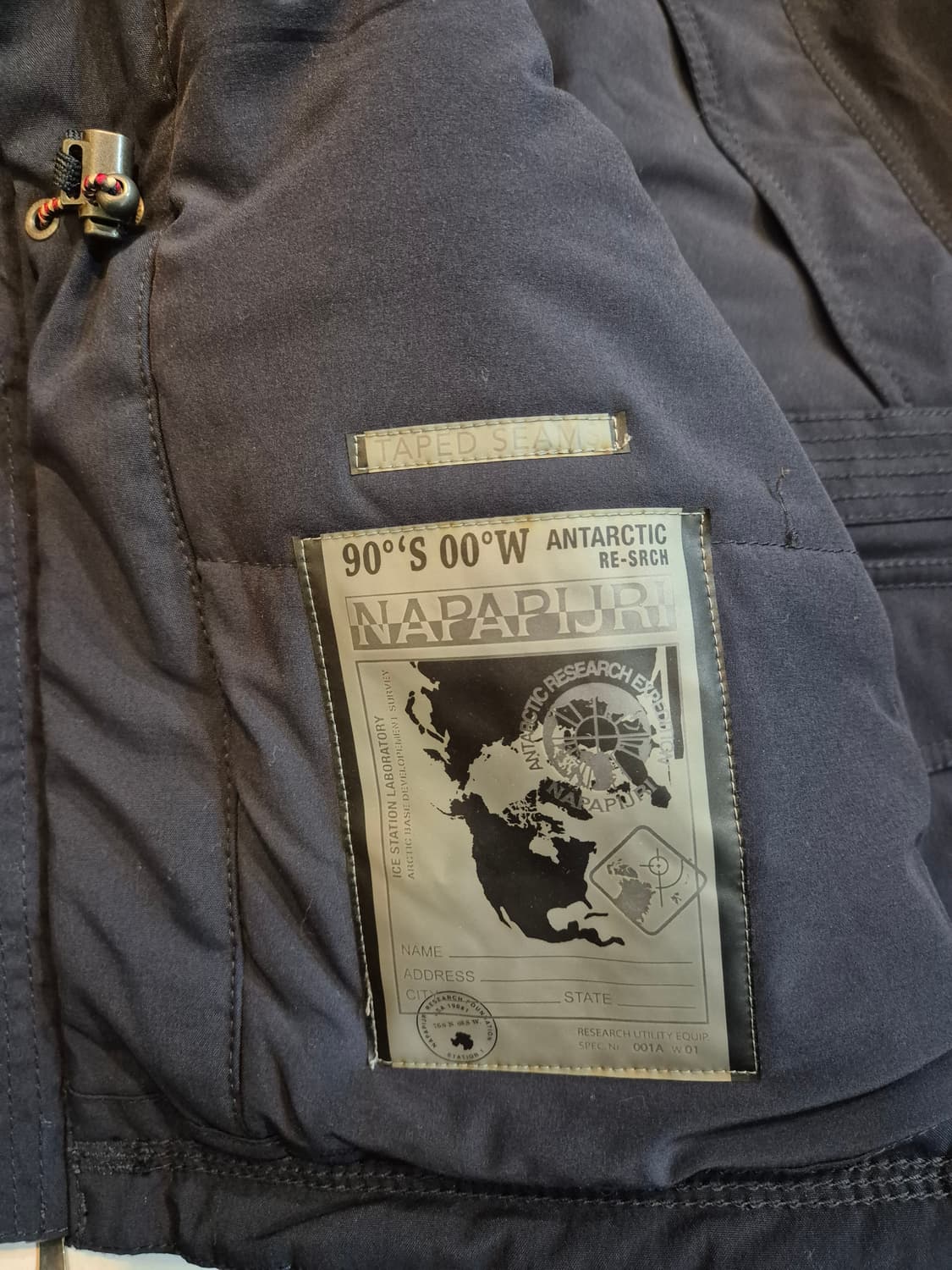 나파피리(Napapijri) 패딩 재킷입니다.
 상품이미지2